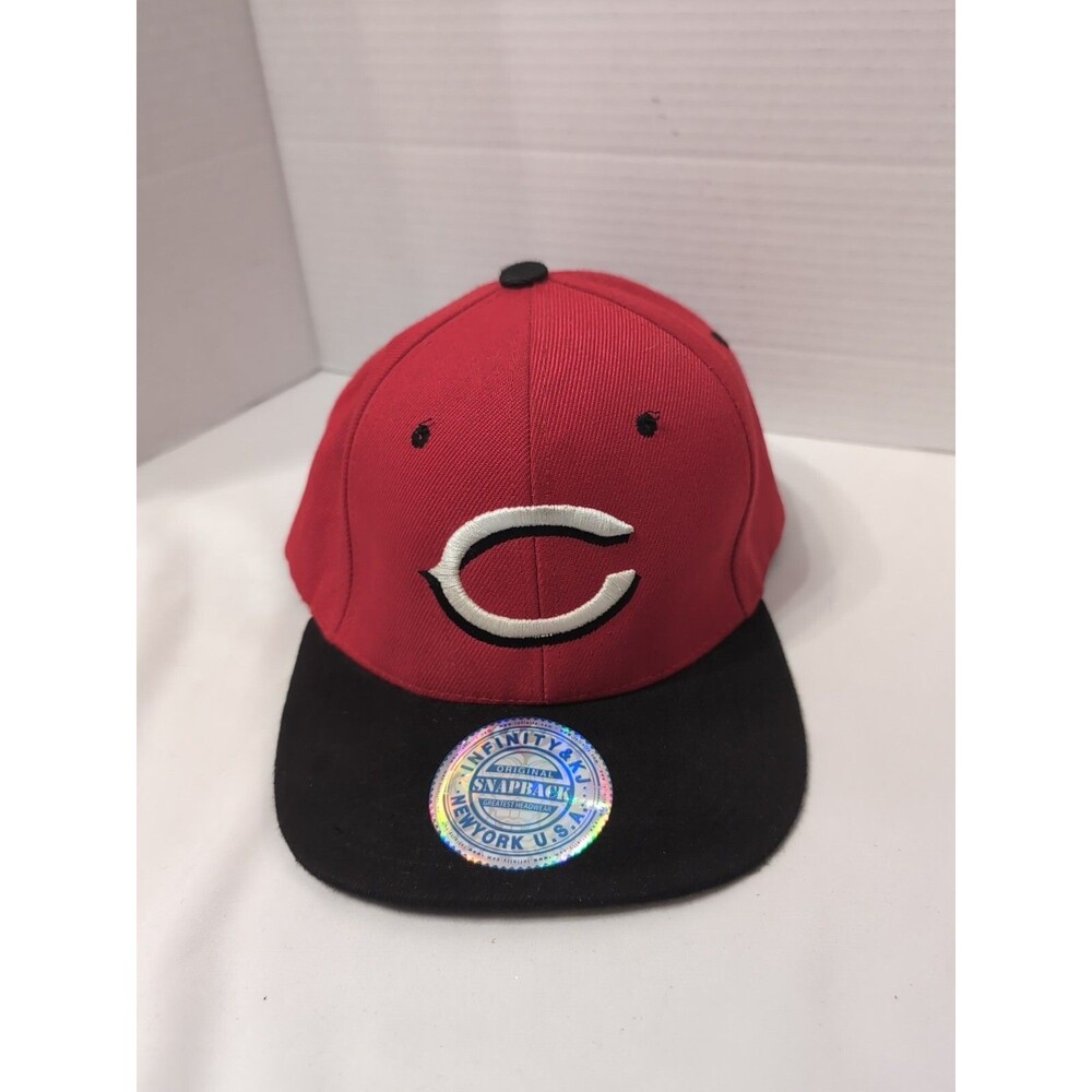 Cincinnati Reds hat adjustable Strapback red black PRE-OWNED